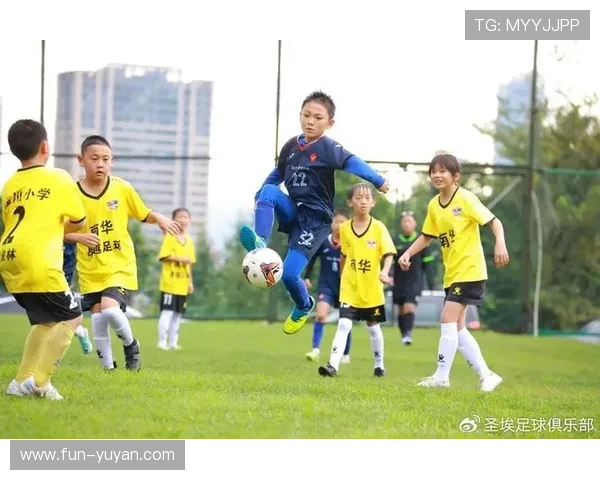 群星闪耀绿茵盛典 世界足球巨星荣耀时刻大合影 群星闪耀绿茵盛典 世界足球巨星荣耀时刻大合影
